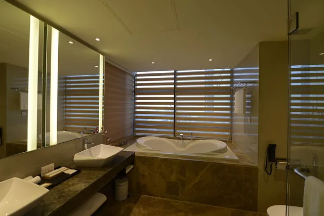 جناح ملكي بسرير كينج، Radisson Blu Chattogram Bay View 4/5