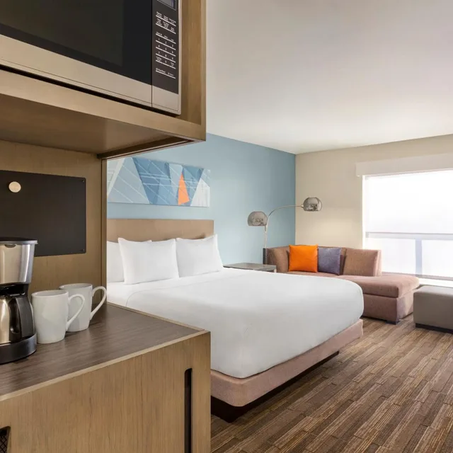 Guest Room, Den, Accessible، Hyatt House Bryan/College Station 1/4