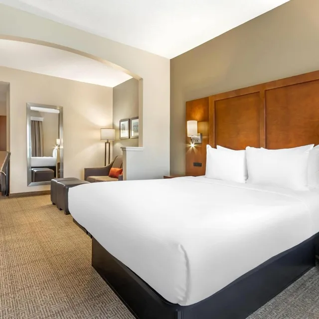 غرفة بسرير كوين لذوي الإعاقة، Comfort Suites Myrtle Beach Central 1/7