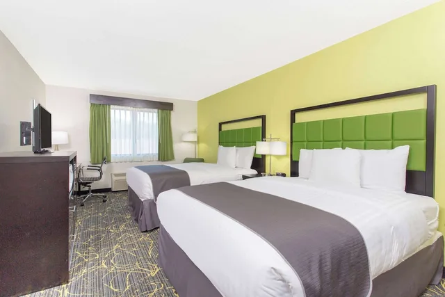 غرفة بسريرين كوين لذوي الإعاقة، AmericInn by Wyndham Delafield 7/10