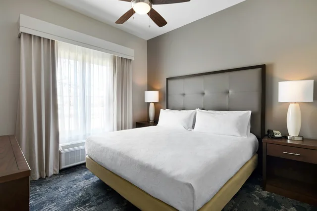 جناح بسرير كينج بغرفة نوم واحدة، Homewood Suites By Hilton Champaign-Urbana 1/4