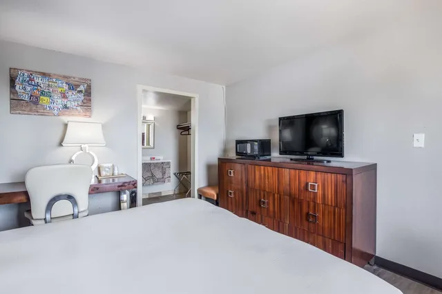 غرفة بسرير كوين، Econo Lodge Neenah 7/10