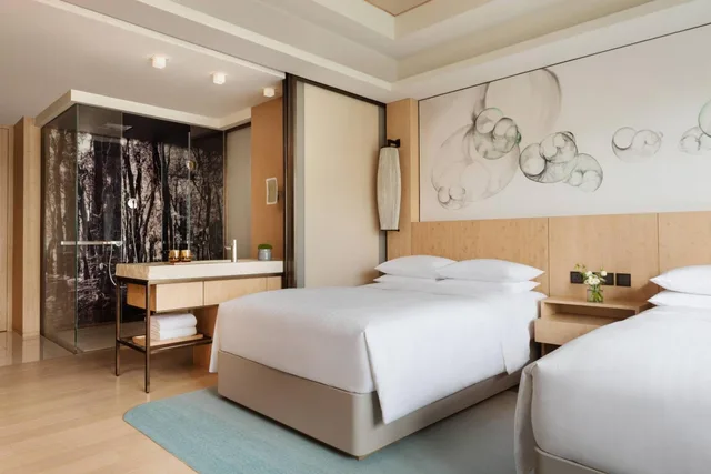 Room, 2 Double Beds, Club Floor، Marriott Hong Kong Ocean Park Hotel 3/5