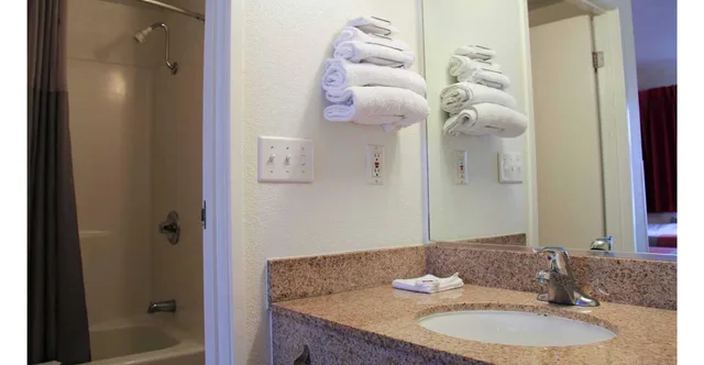 غرفة بسرير كينج، Motel6 Enfield, CT - Hartford 5/5
