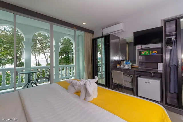 غرفة سوبيريور بإطلالة على البحر بشرفة، MODERN LIVING HOTEL 8/10