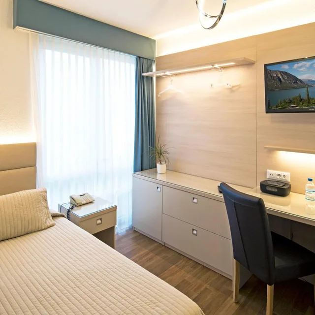غرفة قياسية مفردة، Hotel Campione 7/11