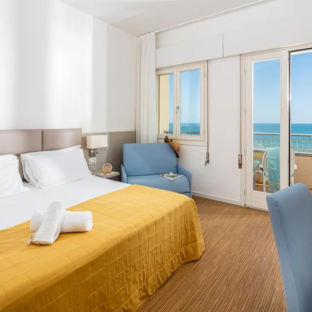 غرفة متصلة كلاسيكية بسرير مزدوج بإطلالة على البحر، Astor Hotel 1/2