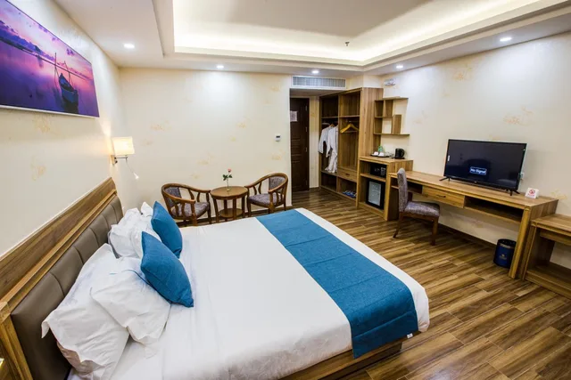 Room, Queen Bed, Costa Palawan Resort 1/6
