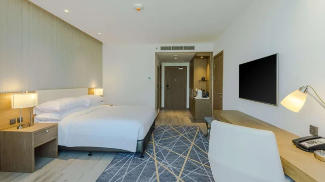 غرفة بسرير كينج للمدخنين، فندق كلاريون مطار جدة(Clarion Hotel Jeddah Airport) 2/8