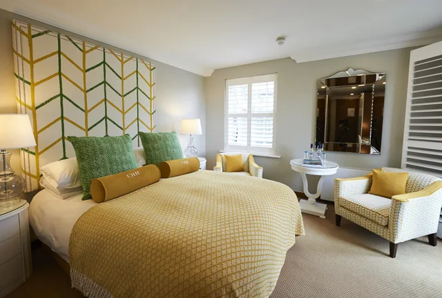 Room, King Bed, Partial View, The Christchurch Harbour 1/10