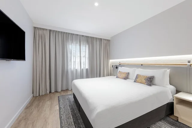 Suite, King Bed, CROWNE PLAZA HAWKESBURY VALLEY 1/2