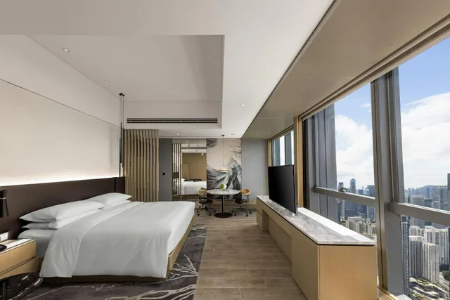 Guest Room, King Bed, Bay View, Lounge Access, Corner، Renaissance Shenzhen Bay Hotel 2/3