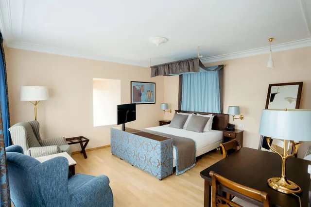 غرفة كومفورت بسرير مزدوج بحوض استحمام، Grand Hotel Karel V, WorldHotels Luxury 1/2