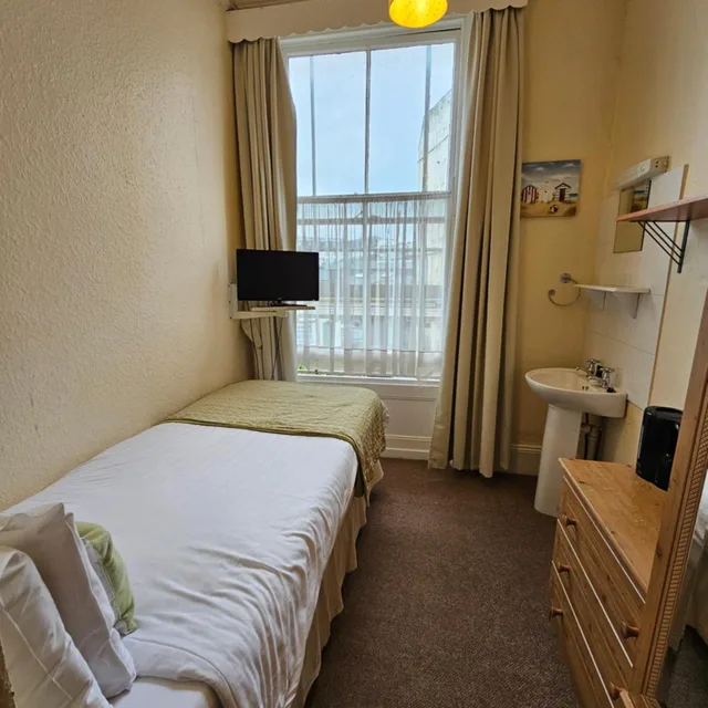 غرفة مفردة، Rivelyn Hotel 1/8