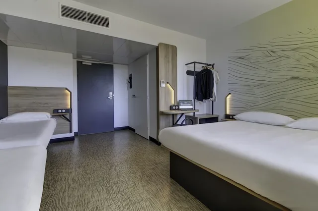 Room, Quadruple, Double and Twin Beds, B&B Hotel Marseille Prado Velodrome 4/9