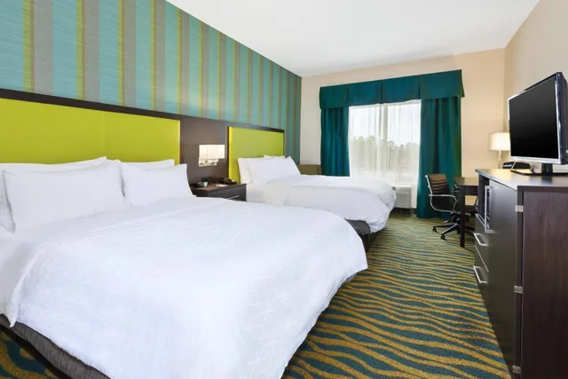 غرفة بسريرين كوين لذوي الإعاقة، Holiday Inn Express Suites Southport Oak Island Area 1/3