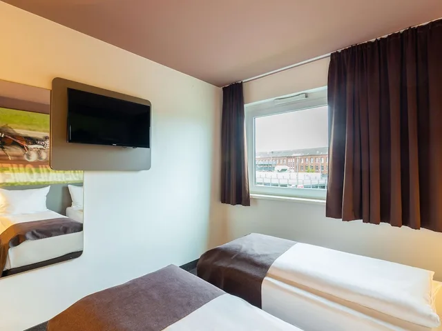 غرفة بسريرين منفصلين، B&B Hotel Monchengladbach 2/6