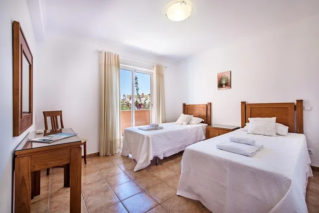2 Bedrooms, Town House, Double and Twin Beds، Jardim Da Meia Praia 3/9