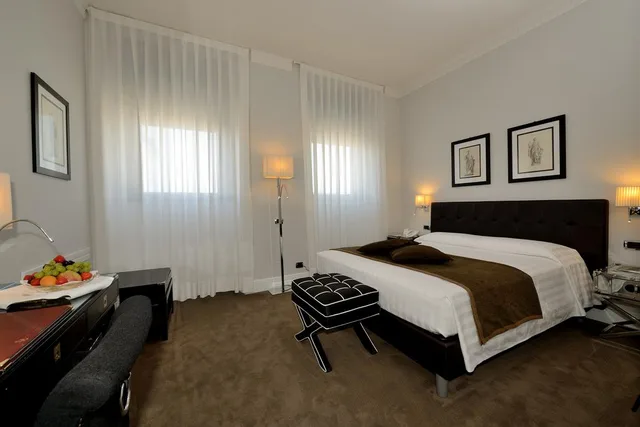 غرفة سوبيريور مفردة بسرير كوين بإطلالة، Roma Hotel 1/2