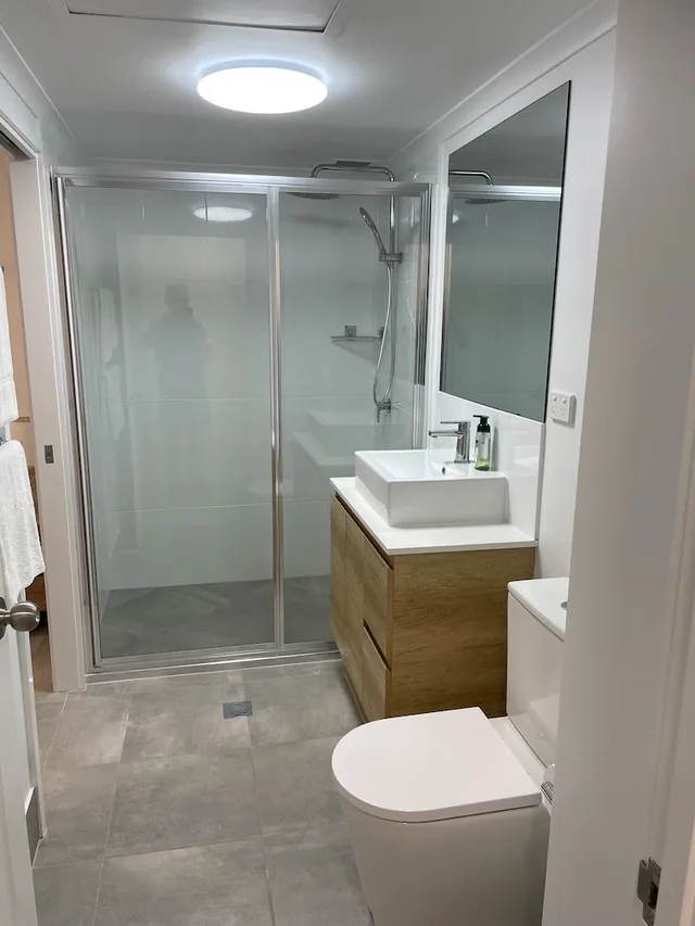 شقة بسرير كوين بإطلالة على الفناء، The York Beachfront Holiday Apartments 2/2
