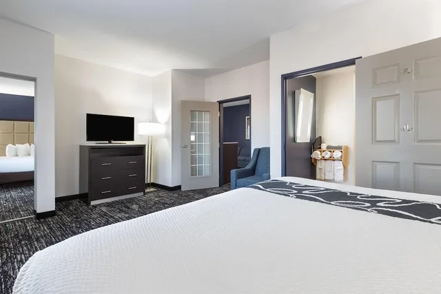 جناح بسرير كينج لذوي الإعاقة، La Quinta Inn And Suites Paris 1/6