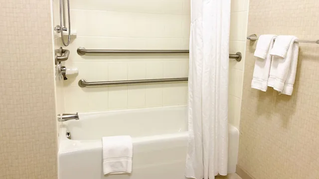 جناح بسرير كينج مع أريكة، Holiday Inn Hotel Amp Suites Bakersfield North 3/4
