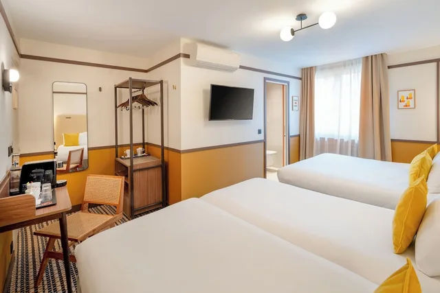 Family, Queen Bed, Sofa, Bathtub, Au Grand Saint Jean 5/10