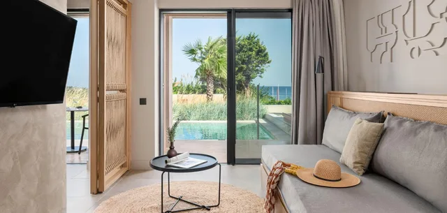 Suite, Swim Up Pool، Ella Helea 5/7
