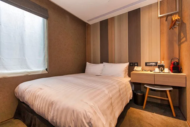 غرفة بزنس بإطلالة على المدينة مفردة بسرير كوين بحوض استحمام، Hotel East 1/1