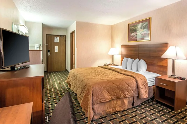 غرفة قياسية بسرير كينج، Quality Inn Raton, NM 5/7