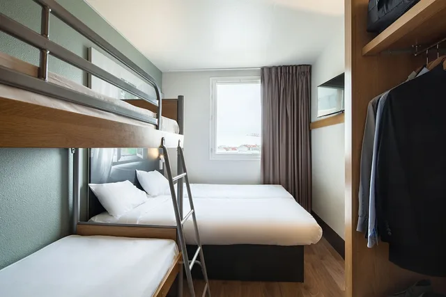 غرفة رباعية بسريرين فرديين، B&B HOTEL Paris Porte de la Villette 3/3