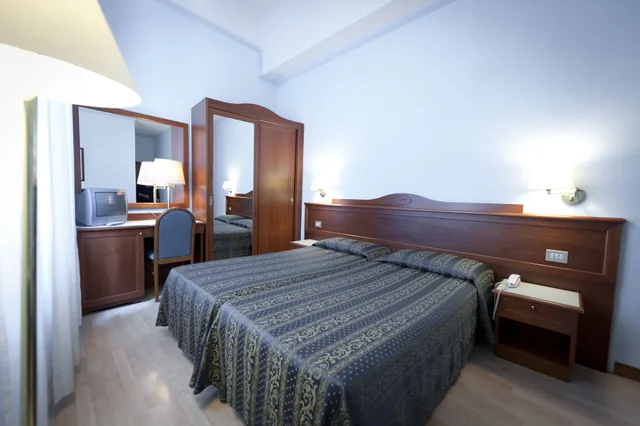 Standard, Twin Beds, Martelli 1/3