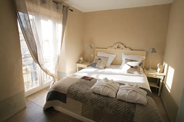 Studio, Queen Bed, Mountain View, Le Couvent D'herepian 1/3