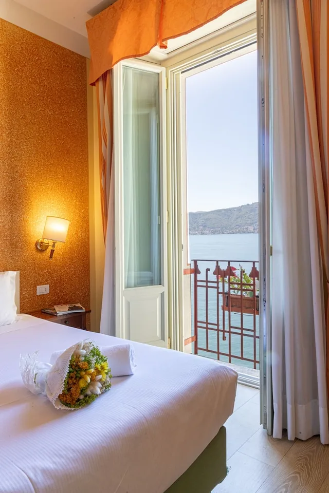 غرفة ديلوكس بسريرين منفصلين بإطلالة على البحيرة، Hotel Pallanza 2/7