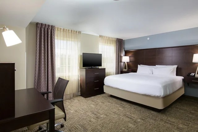 جناح استوديو بسرير كينج بمطبخ لذوي الإعاقة، STAYBRIDGE SUITES COLUMBUS POLARIS 3/8