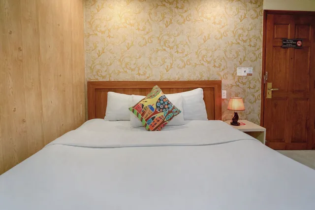 Standard, Queen Bed, No Window، C'Lavie Hotel - Saigon Airport Hotel 1/6