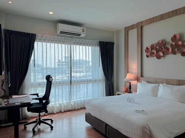 Working Area, King Bed، Civilize Hotel 1/3