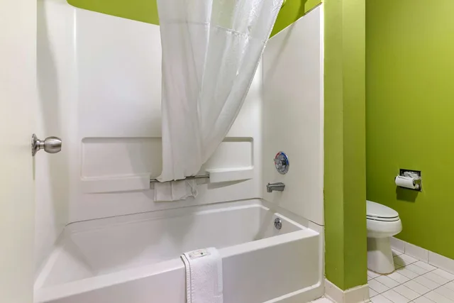 غرفة بسريرين مزدوجين، Quality Inn Brunswick 3/3