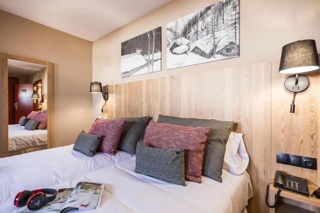 Interior, Double Bed, Hotel Grand Pas 4/10