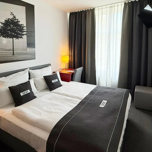 غرفة قياسية بسرير كينج وسرير كوين، Garner Hotel Berlin - Gendarmenmarkt by IHG 1/10