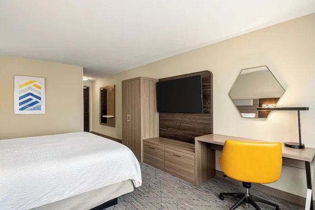 غرفة قياسية بسرير كينج بحوض استحمام لذوي الإعاقة، Holiday Inn Express Richmond by IHG 3/8