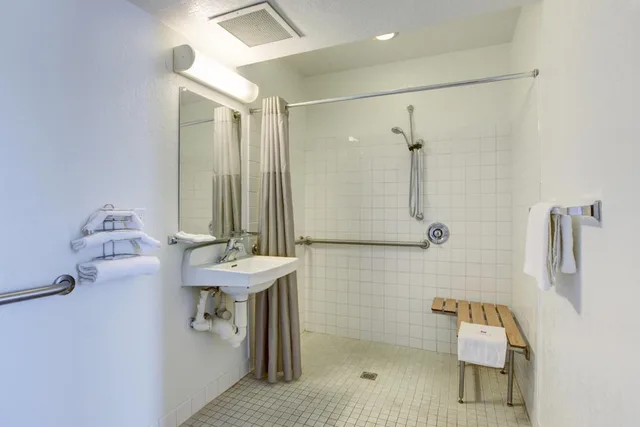غرفة ديلوكس بسرير مزدوج لذوي الإعاقة، Motel6 Corona, CA - Norco 7/8