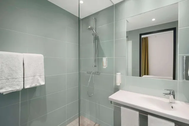 غرفة قياسية بسريرين منفصلين، Premier Inn München City West 5/7