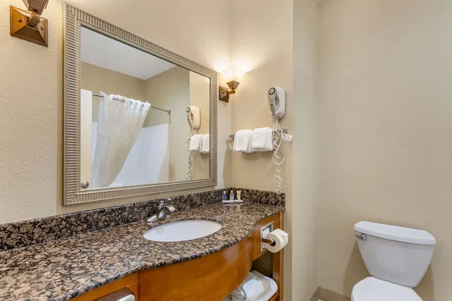 جناح بسرير كينج مع أريكة، Comfort Suites South Point Huntington 8/8