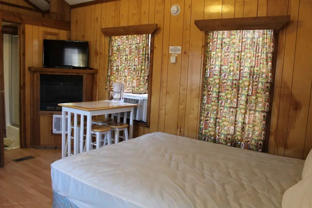 كابينة بريميوم، Basswood Resort 3/8