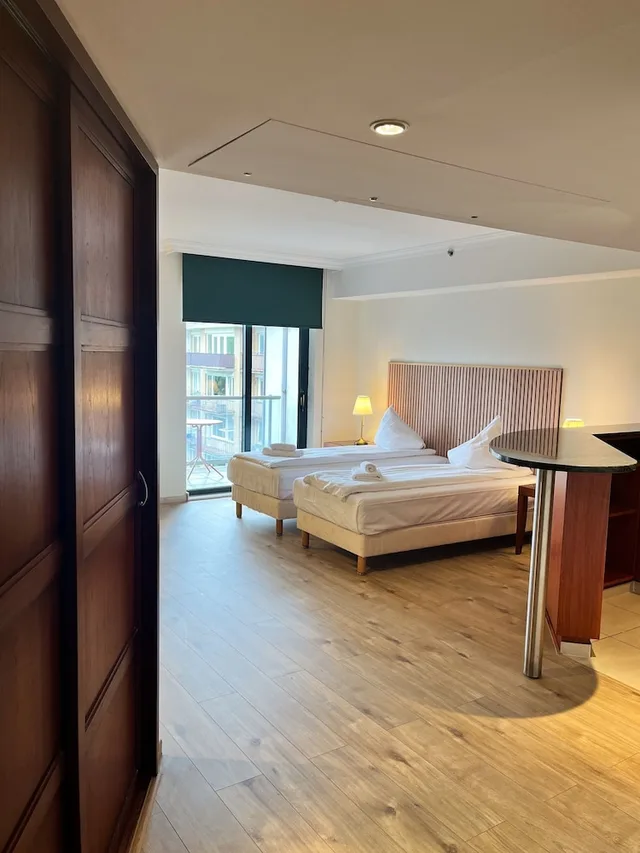 Studio, Twin Beds, Balcony, B-Aparthotel Ambiorix 1/5