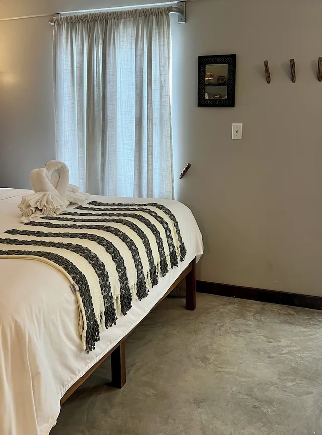 Junior Suite, King Bed, Ocean View, Pool Deck، Mata Rock Resort 9/10