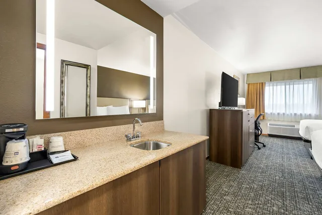 غرفة بسريرين كوين، Best Western West Towne Suites 5/5