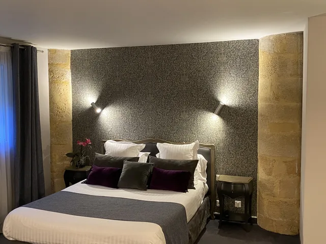 غرفة ديلوكس بسرير كوين، HOTEL DES AUGUSTINS 5/6
