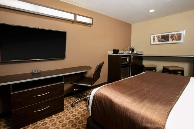 غرفة بسرير كوين، Microtel Inn And Suites By Wyndham Pecos 1/3